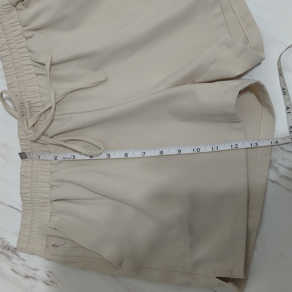 Cynthia Rowley Cream Shorts Size Medium - Picture 11 of 14